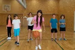 cours de basket à l'école