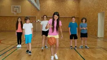 cours de basket à l'école