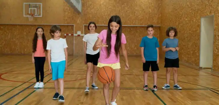 cours de basket à l'école